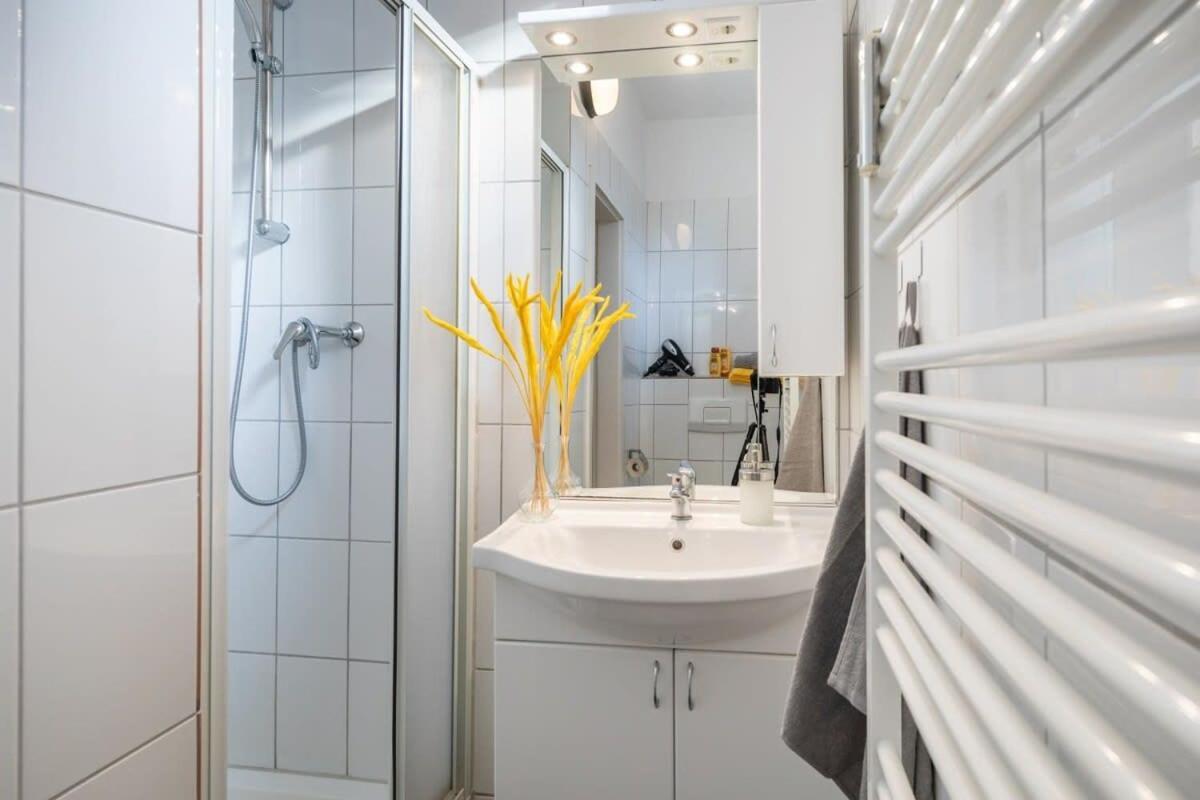 Beautiful 2 Bedroom Apartment Incl Parking ฮัมบูร์ก ภายนอก รูปภาพ